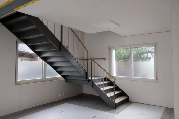 Treppe Reitsportladen Tierarztpraxis